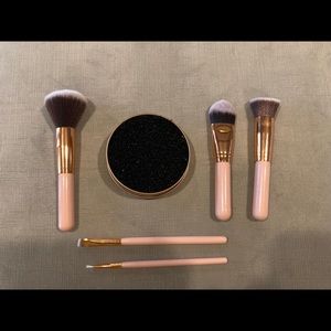 5 pcs Makeup Brush + Brush Cleaner